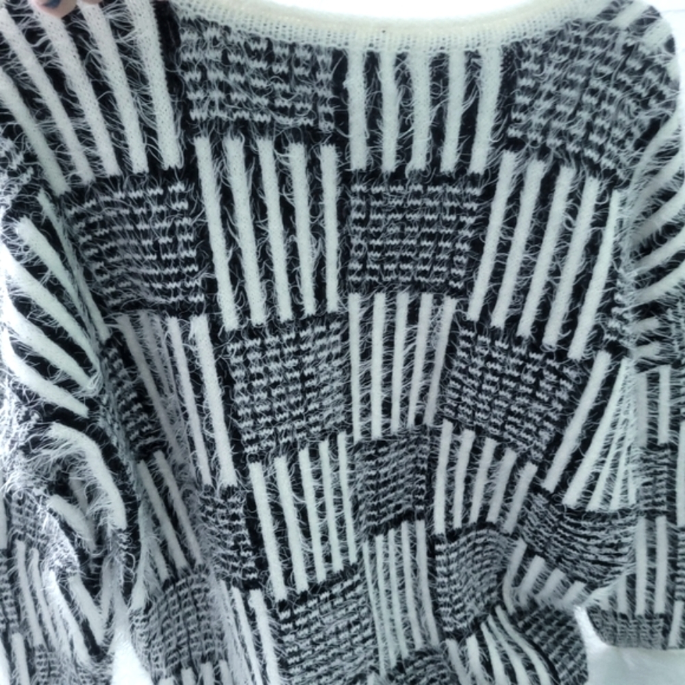 F21 Cozy warm sweater - Picture 4 of 8